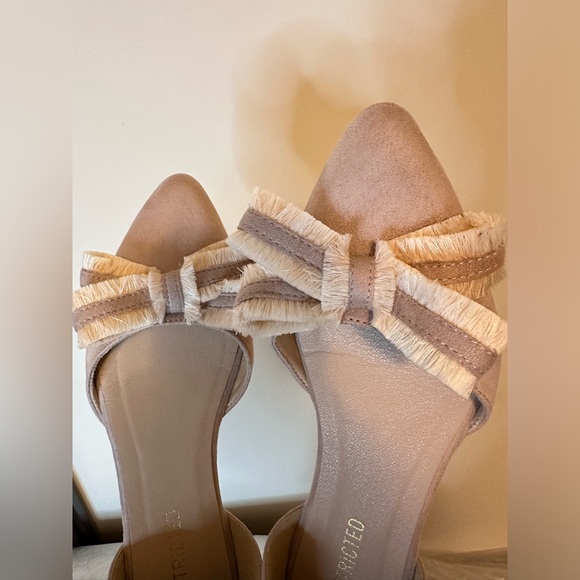 Restricted Nude/Blush Pointed Toe Flats with Two Toned Bow Detail Women’s Sz 9 - Picture 8 of 9